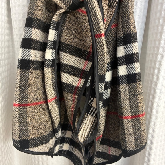 Uno Core Plaid Wrap Vest with Belt - Picture 7 of 10